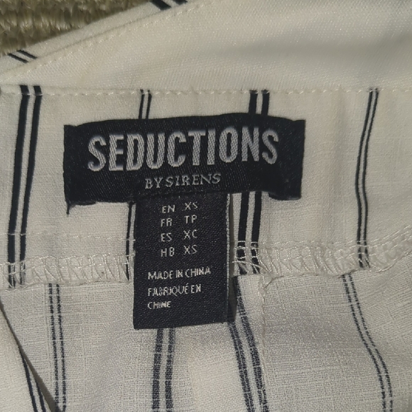 Striped Halter Jumpsuit - Picture 2 of 3